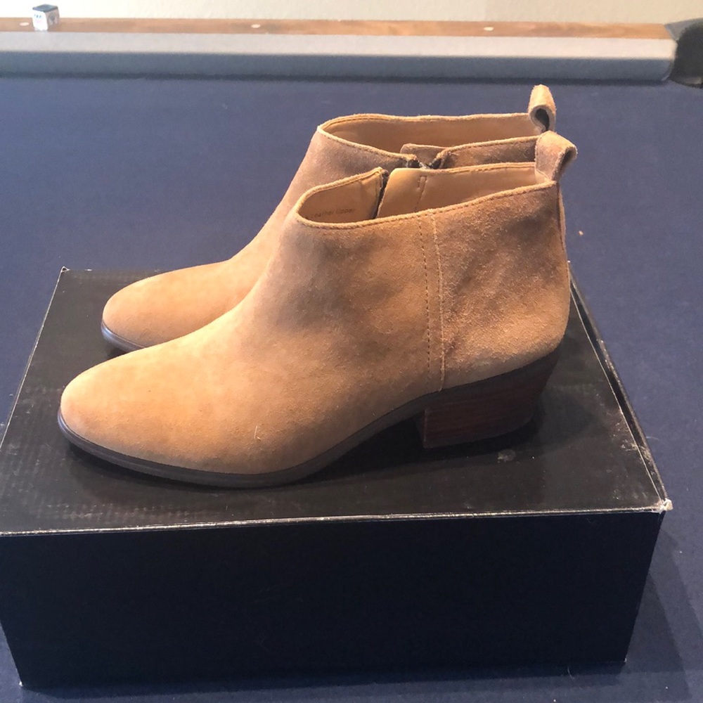 JCrew Factory suede ankle boots. Tan size 61/2.